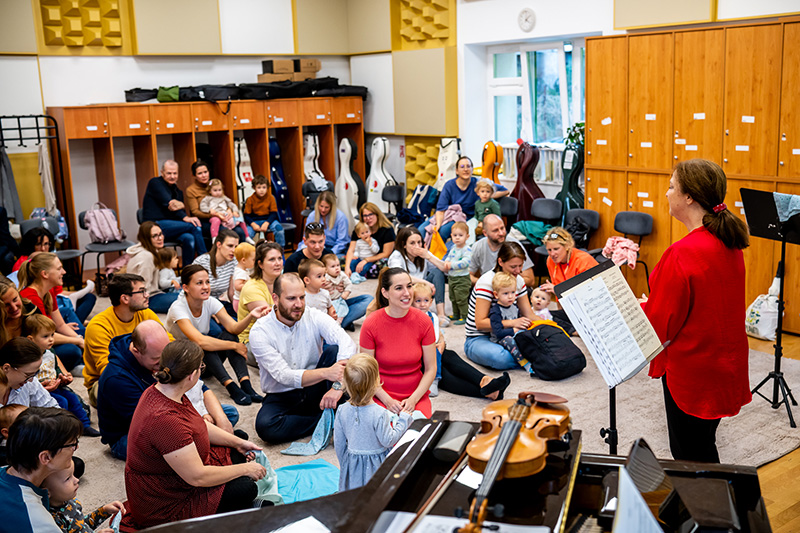 Búgócsiga zenés foglalkozás