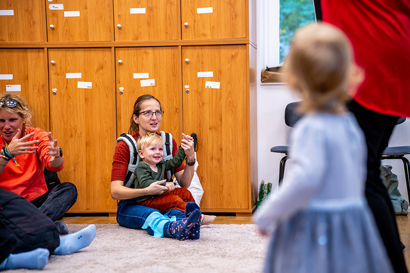 Búgócsiga zenés foglalkozás